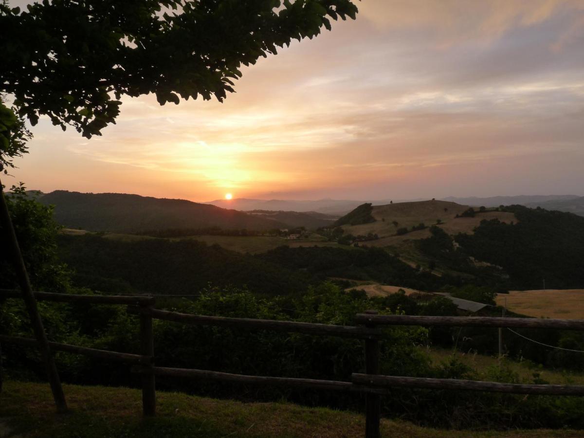 Agriturismo Girolomoni - Locanda Isola del Piano Ngoại thất bức ảnh